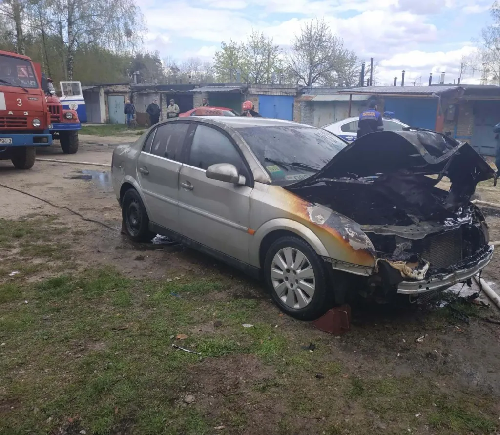 В Светлогорском районе загорелся автомобиль